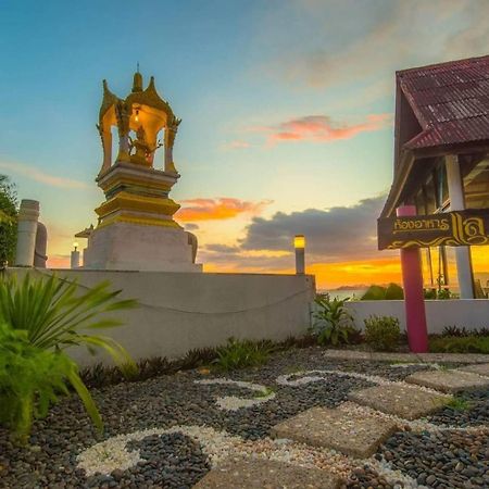 Jansom Beach Resort Ranong Exterior photo