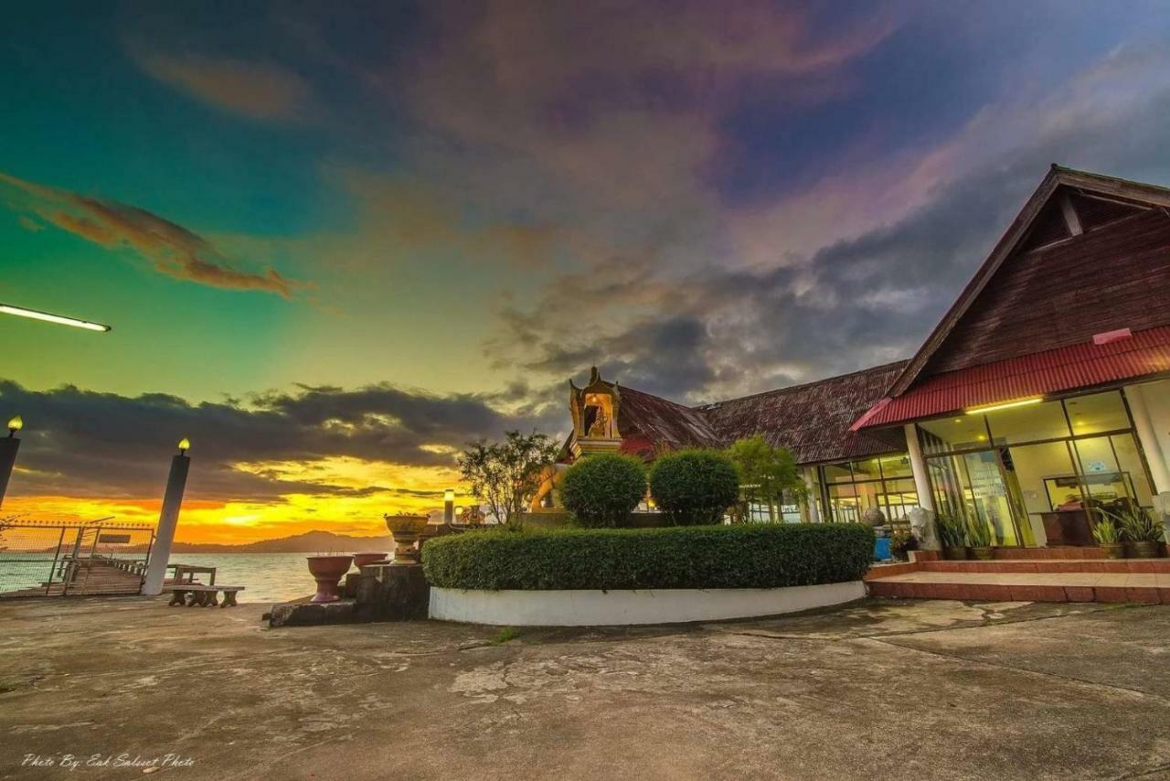 Jansom Beach Resort Ranong Exterior photo