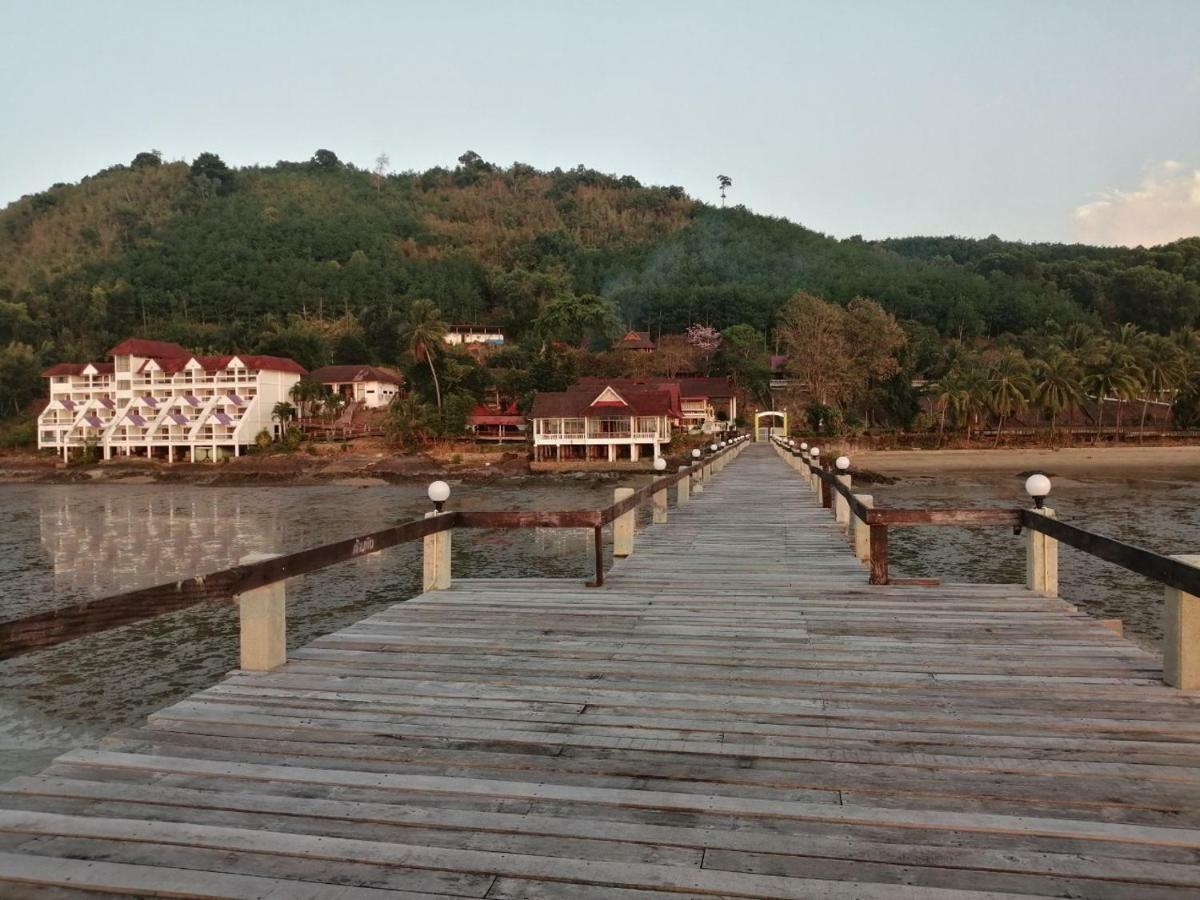 Jansom Beach Resort Ranong Exterior photo